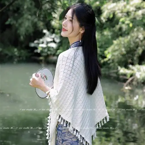 白色长披肩怎么搭配好看吗