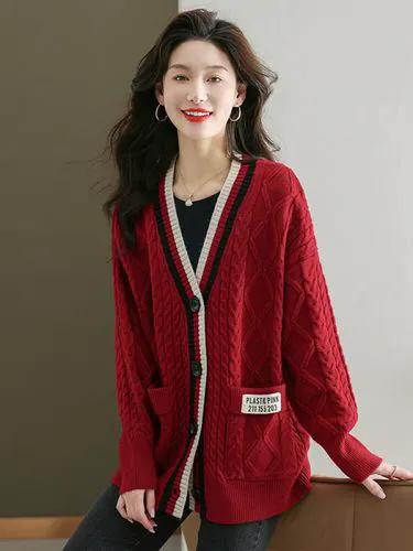 红色长款针织衫怎么搭配图片