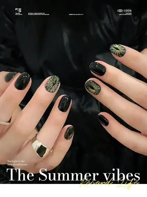 黑色美甲怎么搭配好看