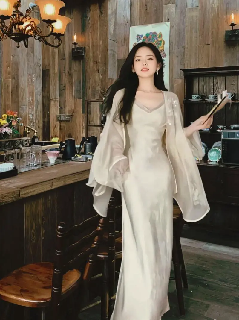 白色长披肩怎么搭配好看吗