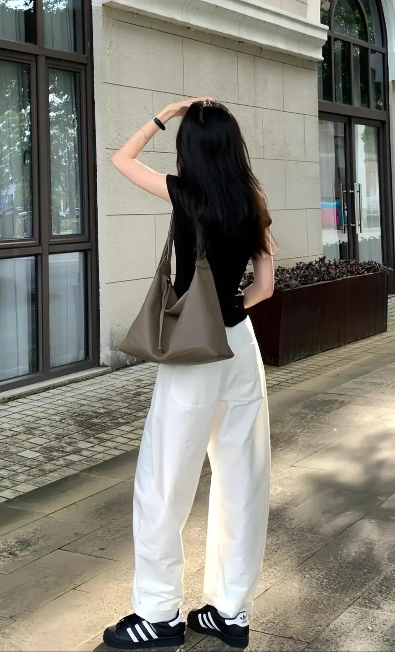 黑白t血怎么搭配