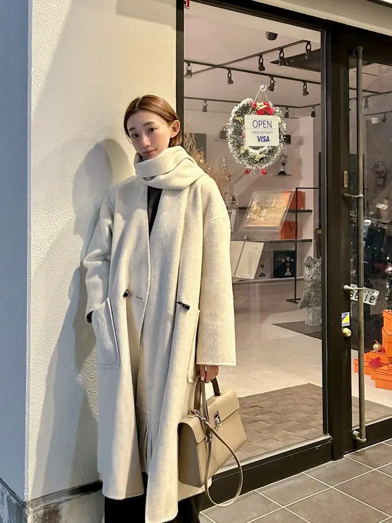 白色长款大衣怎么搭配