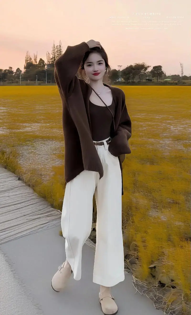 褐色毛衣怎么搭配裤子