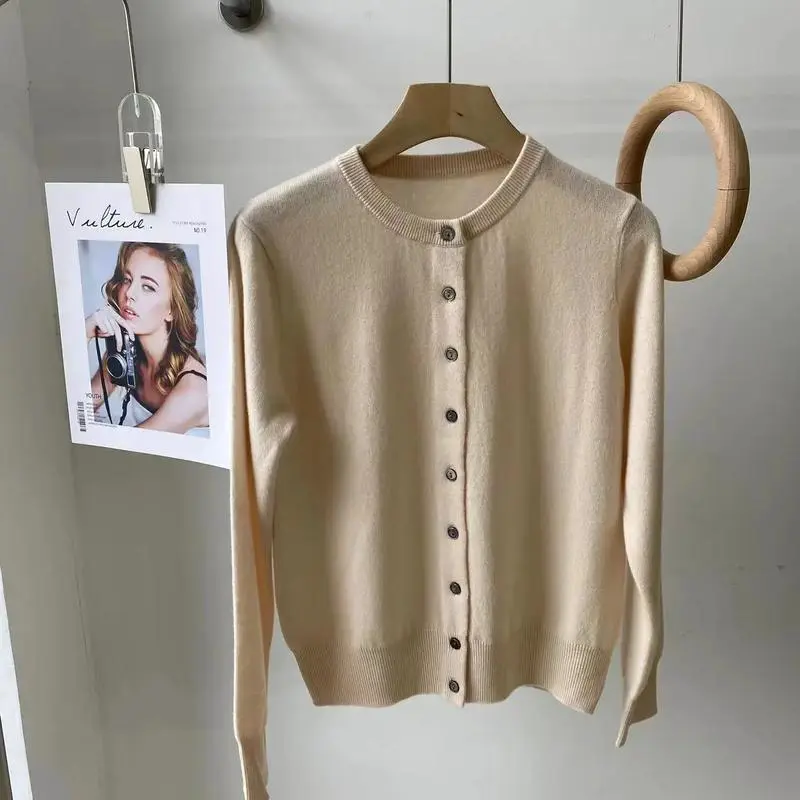 鱼白色外套怎么搭配