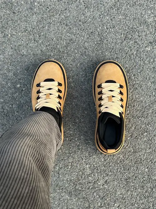 卡其色配什么颜色鞋子