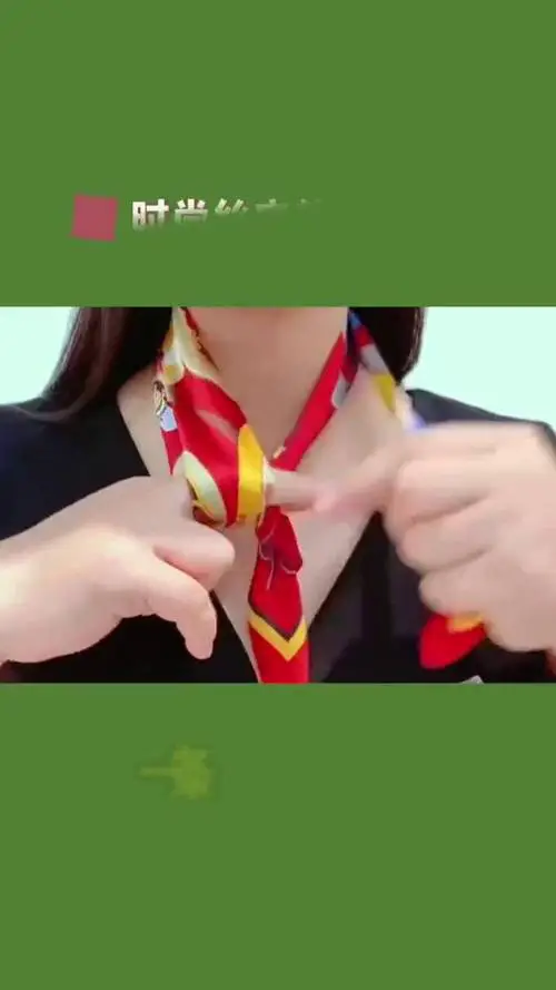 短丝巾怎么搭配图片