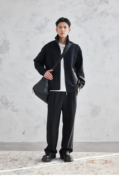 男士浅灰色开衫卫衣怎么搭配什么裤子好看吗