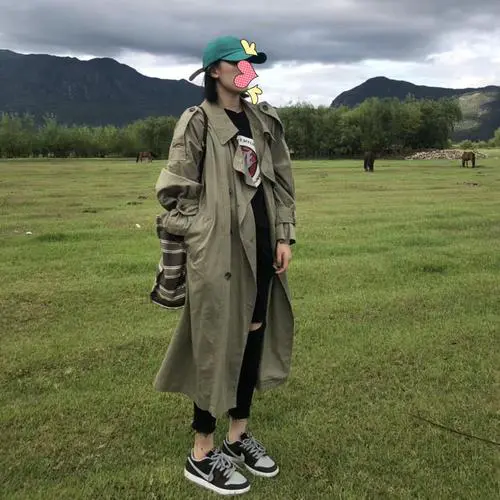 中长绿色外套怎么搭配