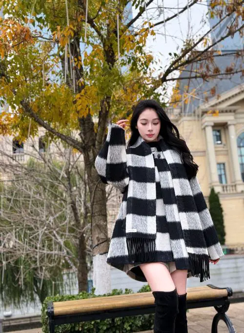 黑白衣服怎么搭配什么围巾好看图片女生图片欣赏