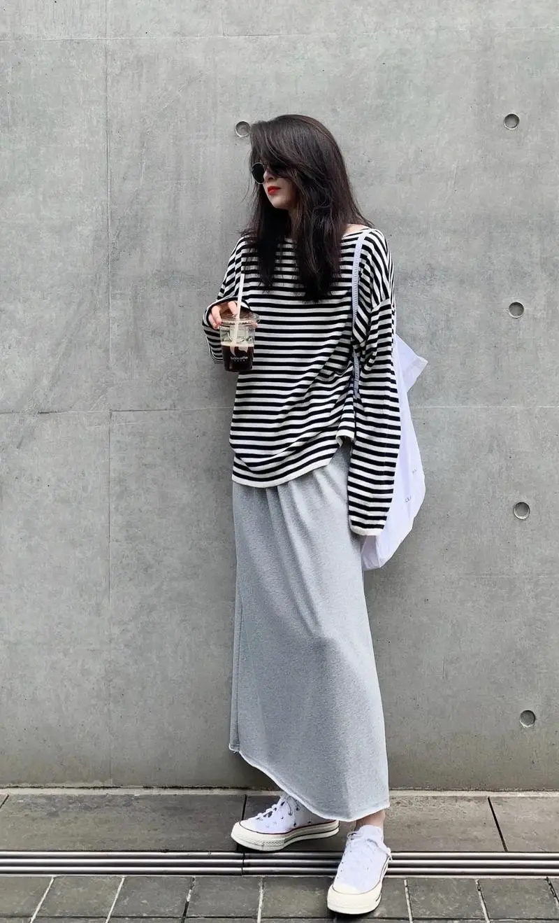 黑白线条上衣怎么搭配