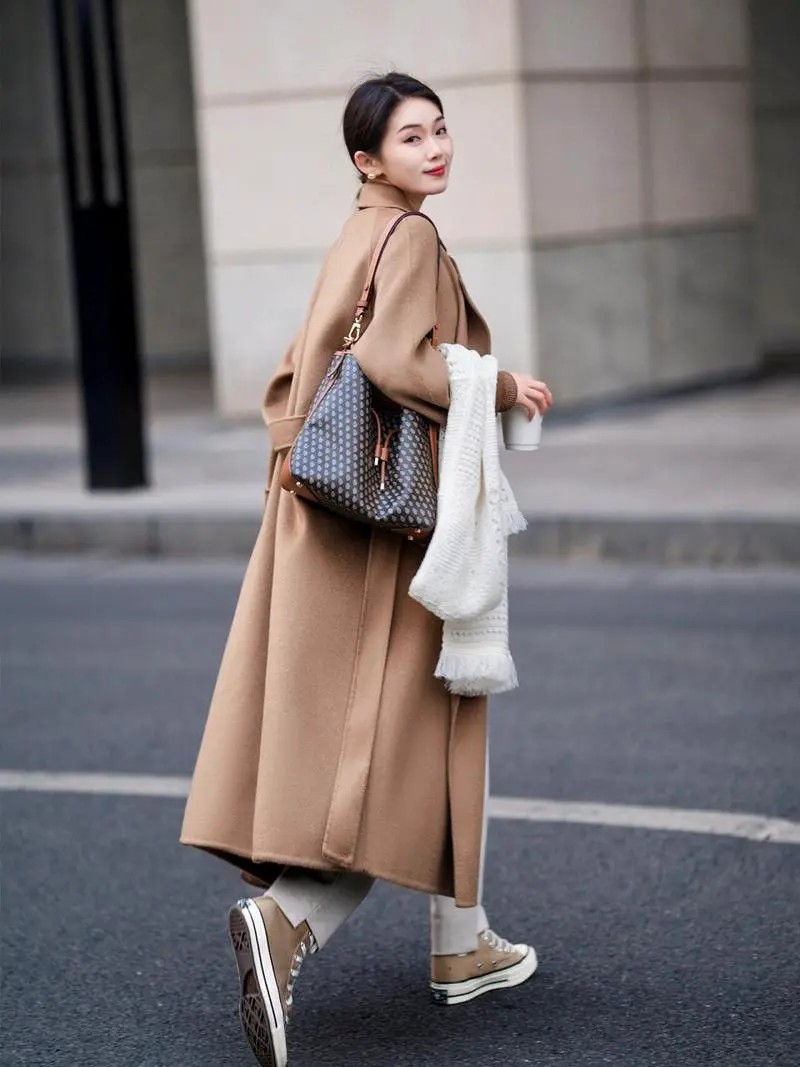 驼色大衣怎么搭配鞋子