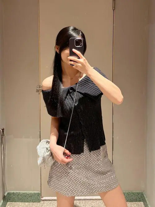 一字领的衣服怎么搭配