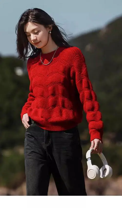 红色毛衣配什么外套好看