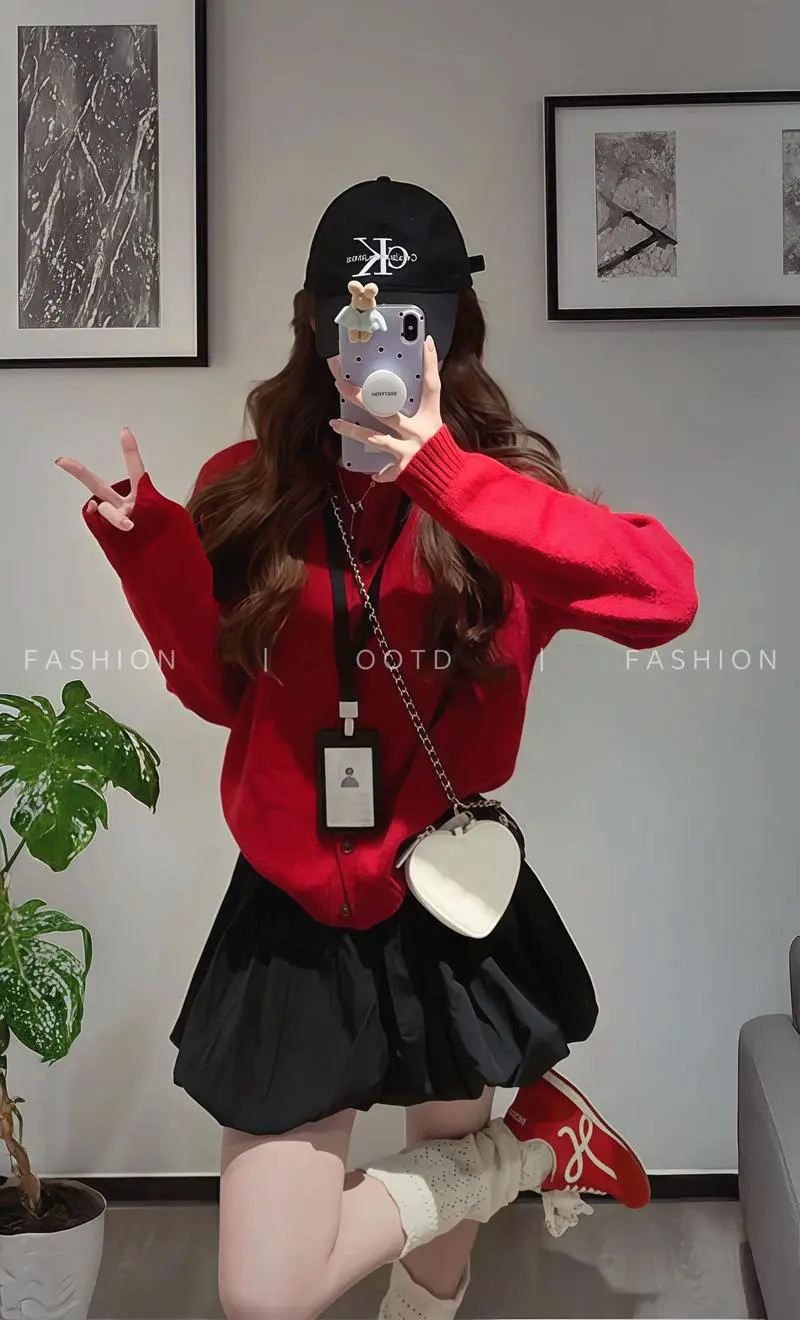 红百褶裙怎么搭配什么外套