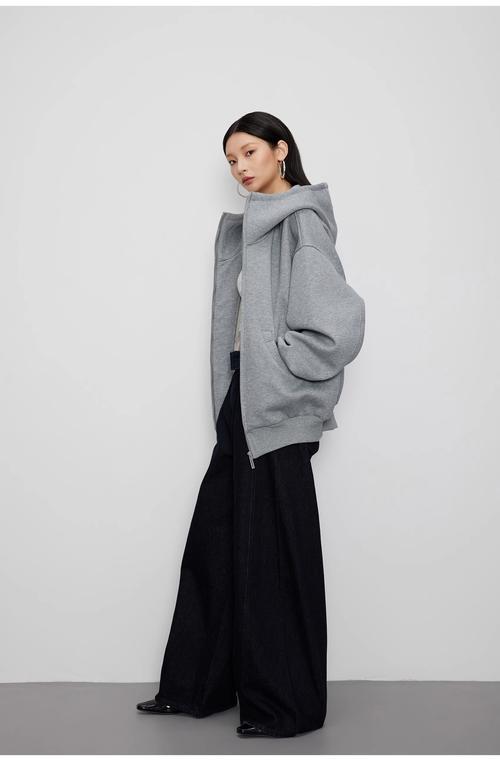 灰色不戴帽子卫衣怎么搭配才好看