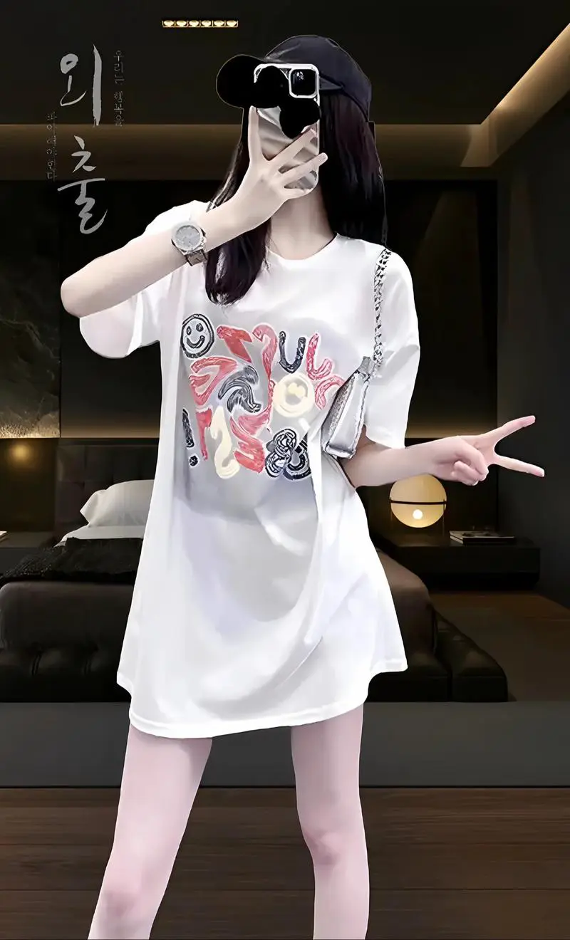 长款t恤怎么搭配装饰