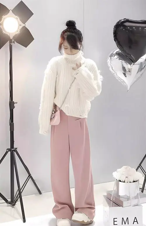 高领短款白毛衣怎么搭配图片