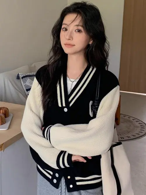 棒球毛衣怎么搭配什么裤子好看吗