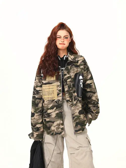 迷彩女式风衣怎么搭配