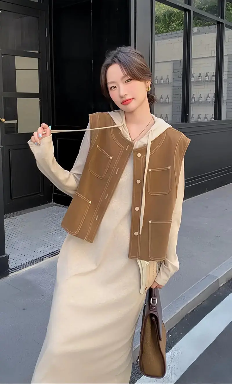 棕色马甲怎么搭配