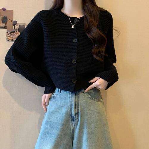 深色针织衫外套怎么搭配