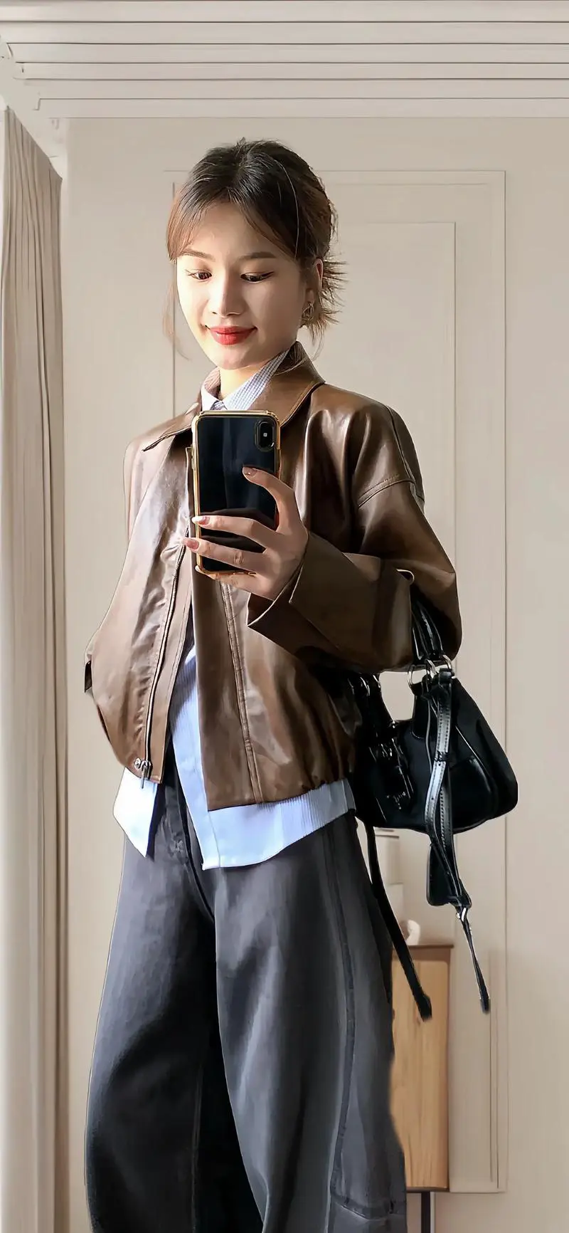 皮衣什么颜色的好看