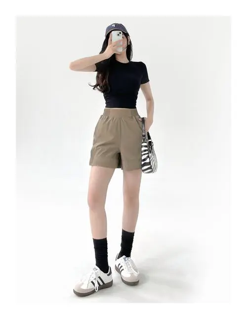 女士高腰短裤怎么搭配