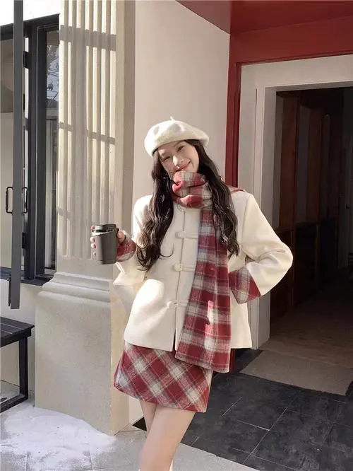 皮肤黑穿红格子衣服怎么搭配什么围巾好看图片欣赏