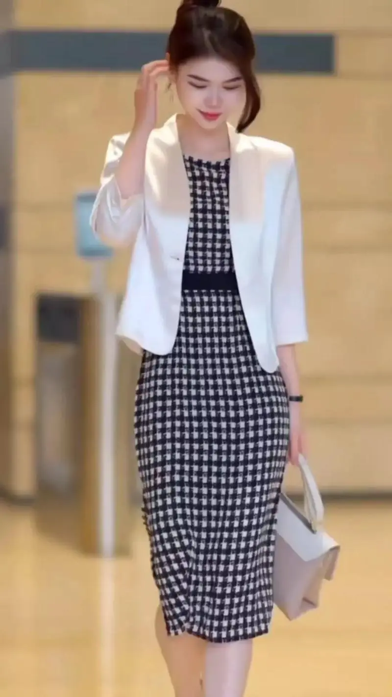格子连衣裙怎么搭配外衣套