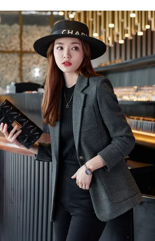 女士中长款小西装怎么搭配