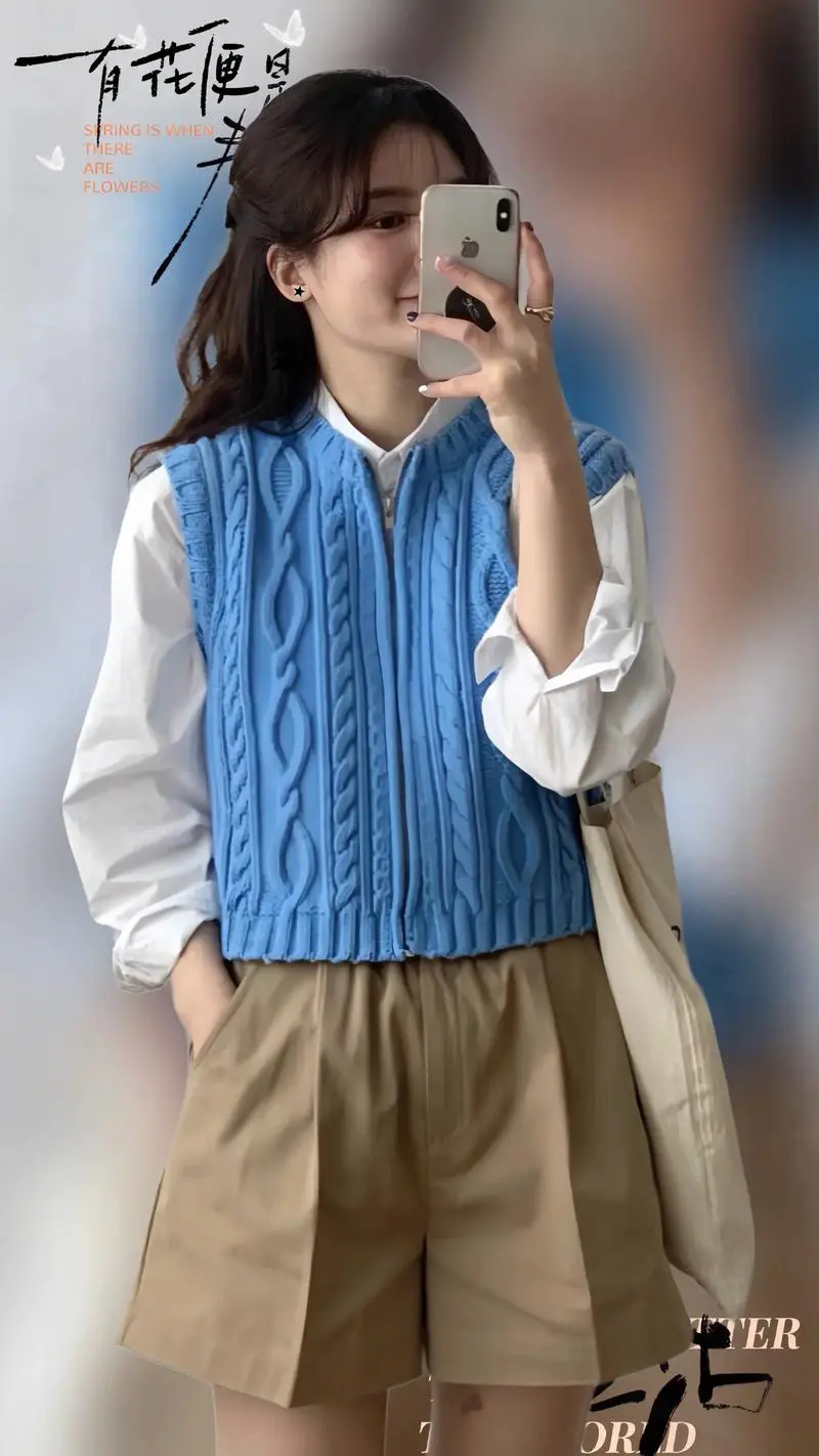 蓝色针织马甲怎么搭配图片