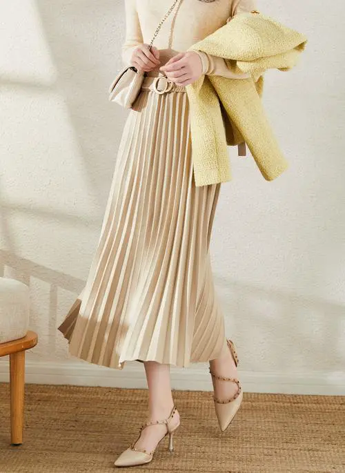 长款百褶裙搭配什么上衣