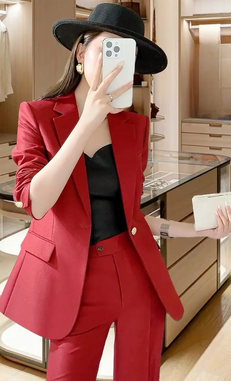 红色中长西装怎么搭配