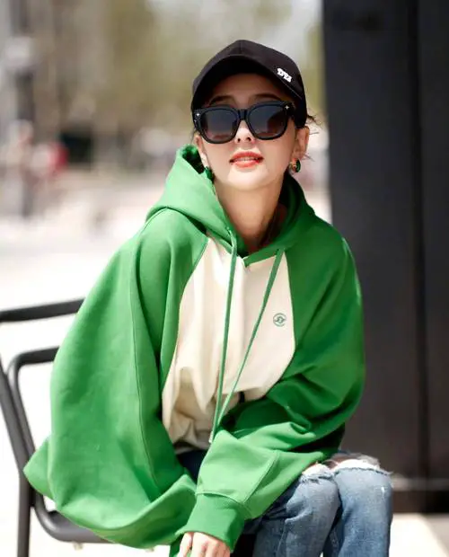 藏绿色外套怎么搭配