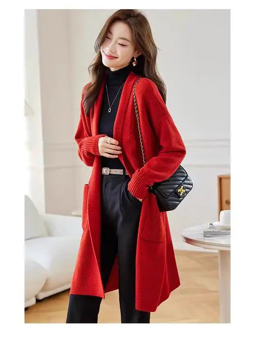 红色中长款衣服怎么搭配什么外套