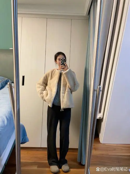 白色短貂怎么搭配裤子