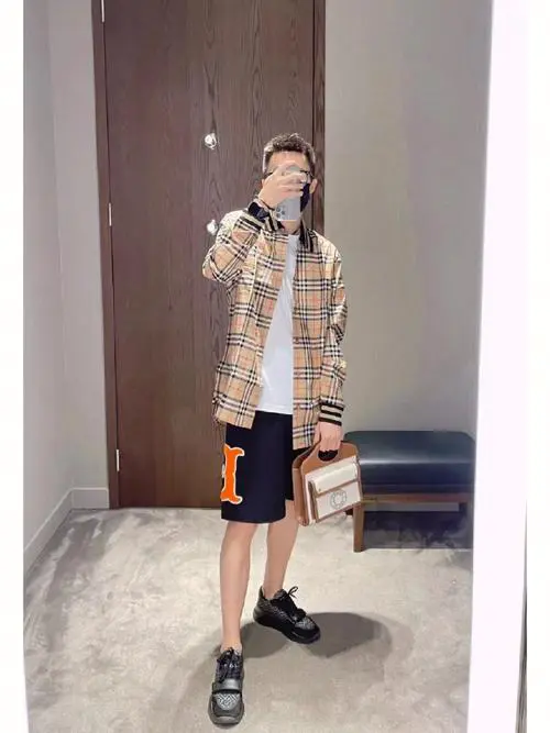 burberry衬衫怎么搭配