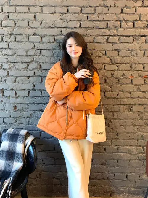 亮橘红色怎么搭配衣服好看