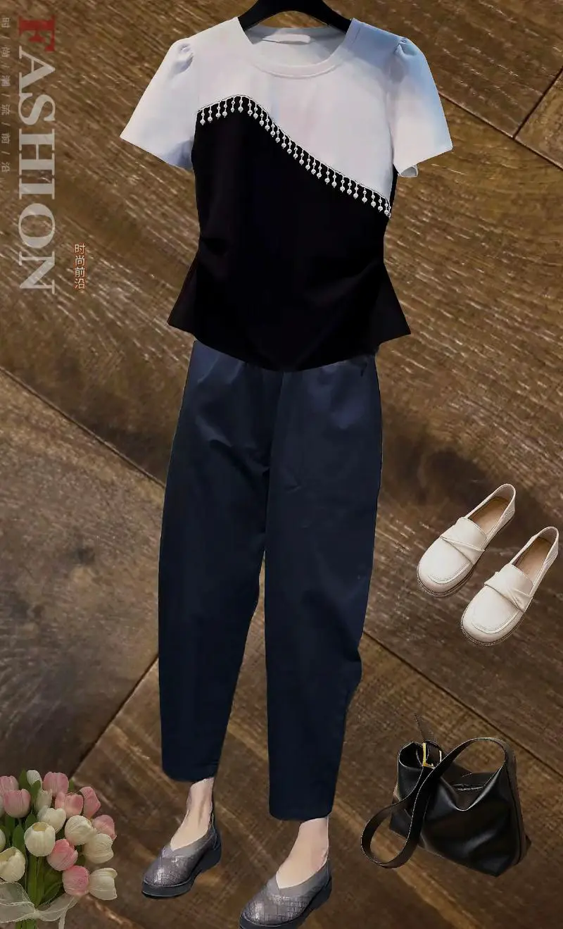 棕色条纹哈伦裤怎么搭配上衣图片