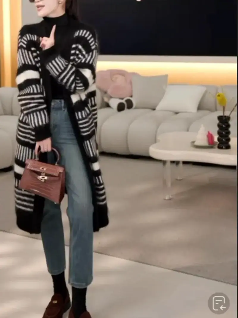 黑白针织开衫怎么搭配