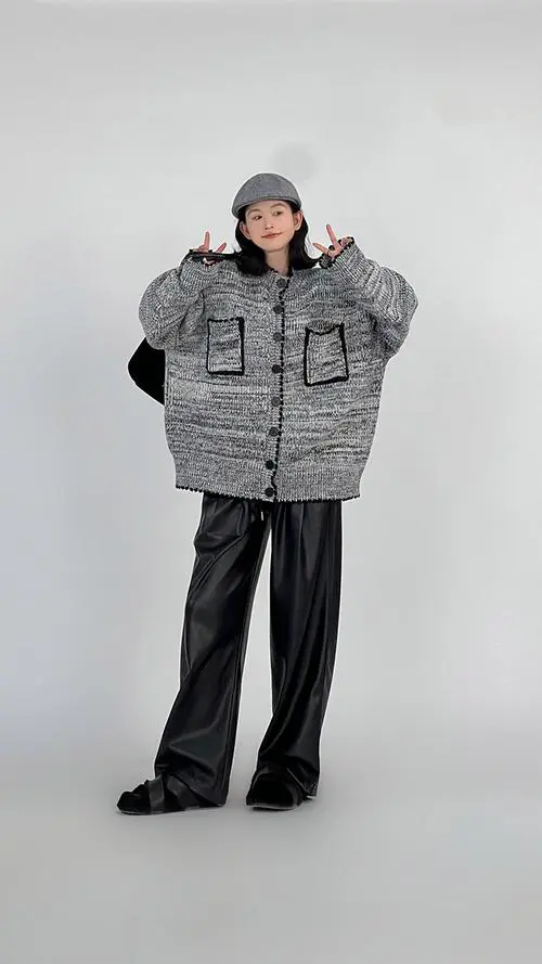 灰色的长款毛衣怎么搭配什么裤子好看图片大全