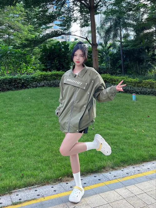 军绿色和牛仔外套怎么搭配什么裤子好看图片大全