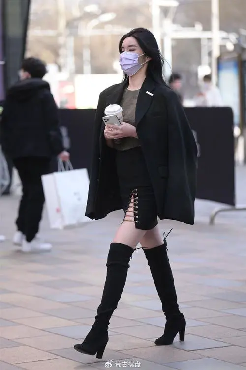 黑色过膝靴子怎么搭配衣服图片