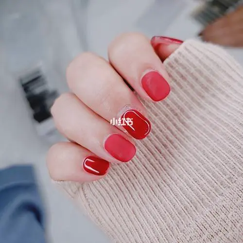 西瓜红指甲油怎么搭配