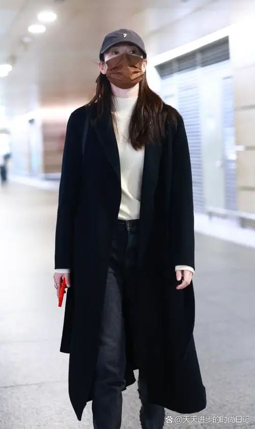 黑色长打底白色外套怎么搭配什么裤子好看图片