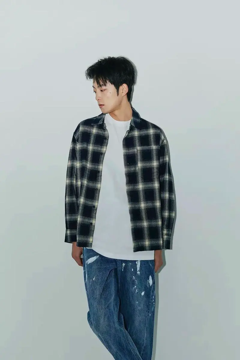 黑白格子衫里面穿什么怎么搭配