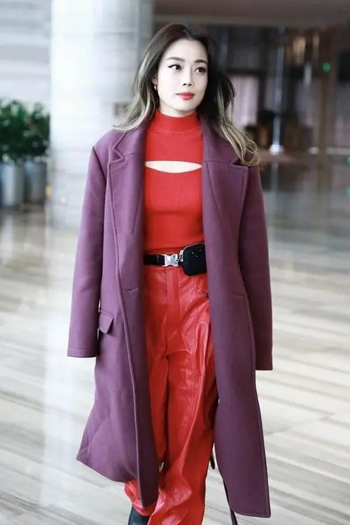 暗紫红色大衣怎么搭配