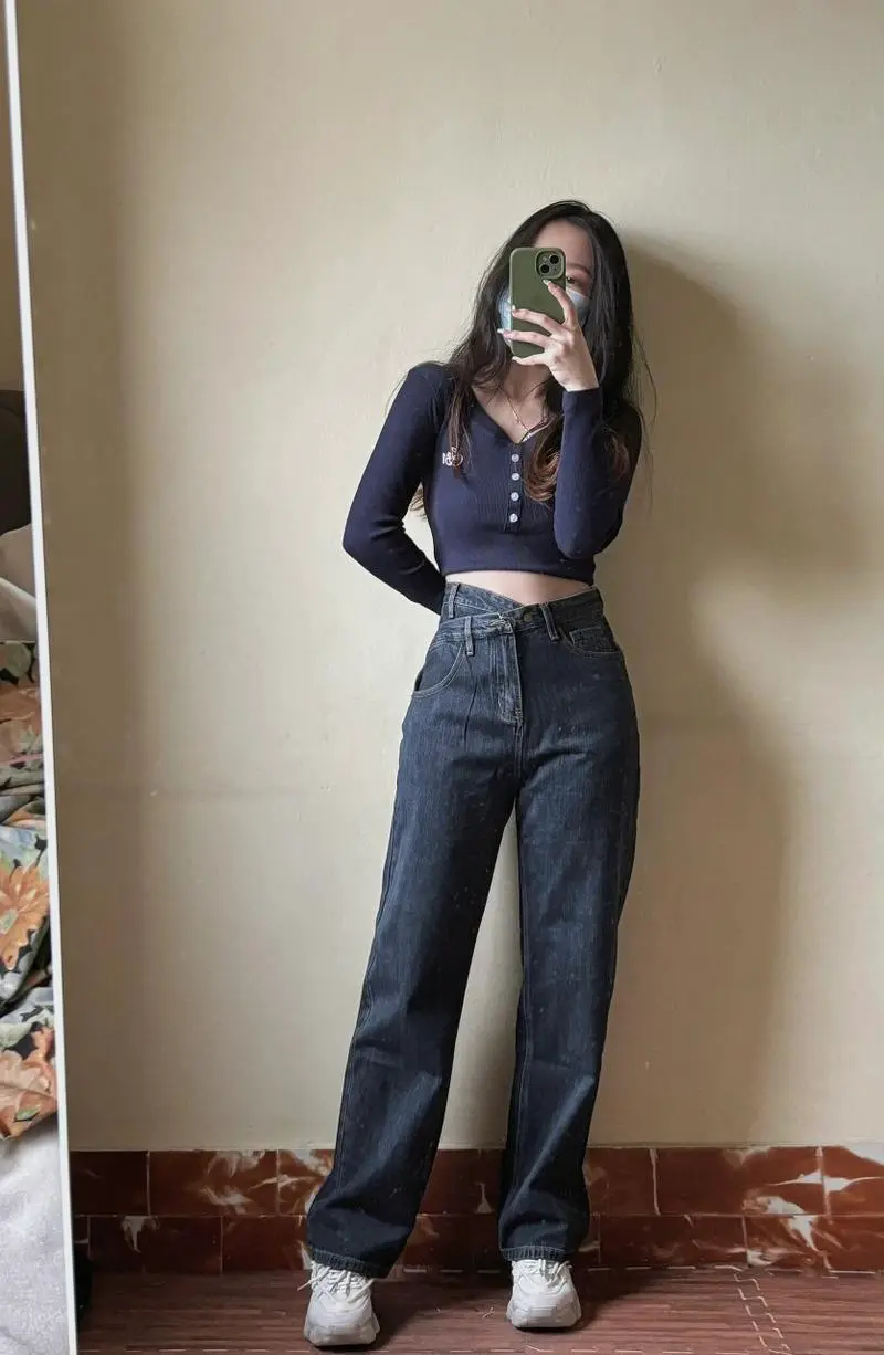 藏青裤子配什么颜色上衣