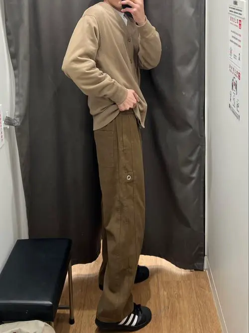 卡其色卫衣配什么裤子