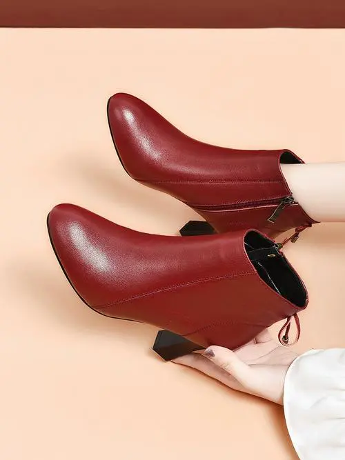 棕红色短靴怎么搭配